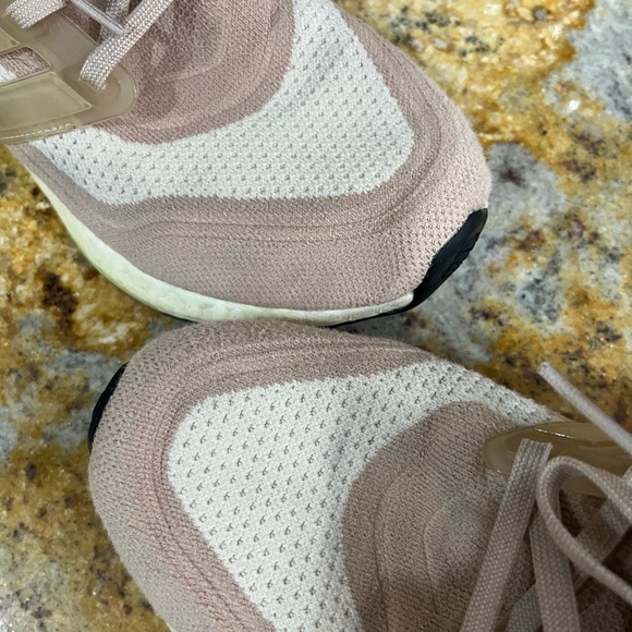 Adidas Ultraboost size 10 - Picture 9 of 9